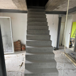 Création d’un escalier en béton avec pose d’un fer HEB réalisée par BF Maçonnerie