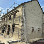 Ravalement de façade réalisé sur une maison en pierre à Rennes par BF Maçonnerie