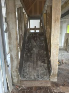 Coffrage d’un escalier béton réalisé par BF Maçonnerie lors d’une rénovation à Rennes
